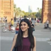 Nikita, una estudiante de grado Farmacia que ha aprobado biología y inglés en selectividad con un 9 de 10
